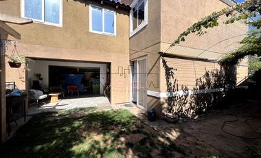 Casa esquina en venta de 4 dorm. en Buín