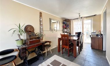 Casa esquina en venta de 4 dorm. en Buín