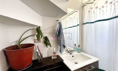 Casa esquina en venta de 4 dorm. en Buín