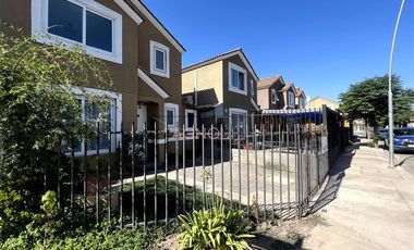 Casa esquina en venta de 4 dorm. en Buín