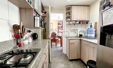 Casa esquina en venta de 4 dorm. en Buín