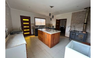 CASA 300 m2 EN CONDOMINIO A 3 KM CENTRO VILLARRICA