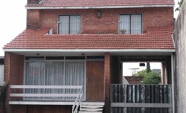 Chalet en venta en Bernal Oeste