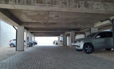 Vicente López - Amplia cochera descubierta en Planta Baja!!