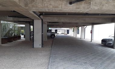 Vicente López - Amplia cochera descubierta en Planta Baja!!