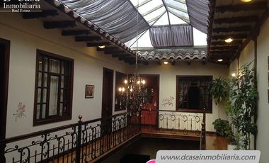 Hostal de Venta – Centro Histórico de Cuenca, 2 Locales Comerciales y 8 habitaciones.
