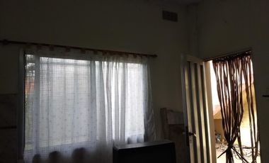 HERMOSA CASA 5 AMBIENTES