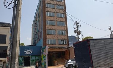 edificio en venta en el poblado. Cod V12945