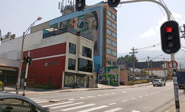 edificio en venta en el poblado. Cod V12945