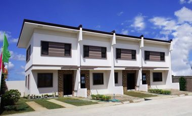 RFO!! TOWNHOUSE AND COMPLETE W/ CARPORT FACING ROAD