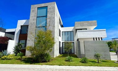 NORPONIENTE EN PUNTA DORADA EN ESQUINA MAGNIFICA UBICACION