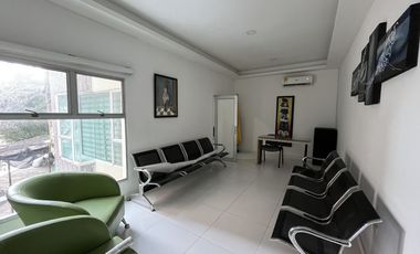 oficina en arriendo en ciudad jardín. Cod A106054