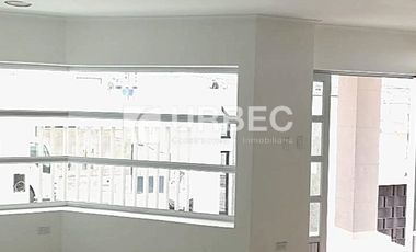 ¡Tu Nuevo Comienzo te Espera en el Edificio Nogales! Cerca del Colegio Salecianos en Riobamba