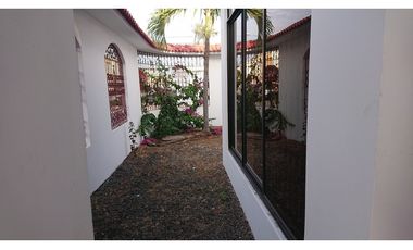 En venta hermosa casa en Manta 2000