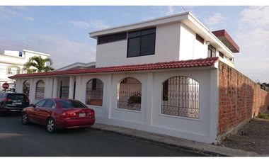En venta hermosa casa en Manta 2000