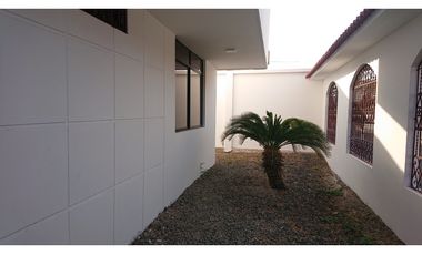 En venta hermosa casa en Manta 2000