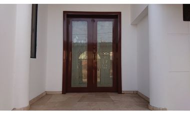 En venta hermosa casa en Manta 2000