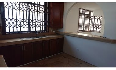 En venta hermosa casa en Manta 2000
