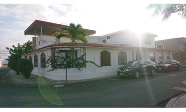 En venta hermosa casa en Manta 2000