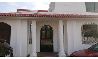 En venta hermosa casa en Manta 2000
