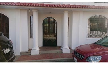 En venta hermosa casa en Manta 2000