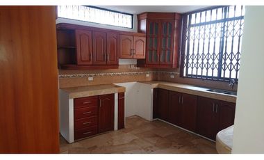 En venta hermosa casa en Manta 2000