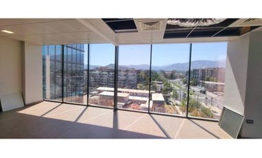 OFICINA EN ARRIENDO AV. LA DEHESA EXCELENTE UBICACION