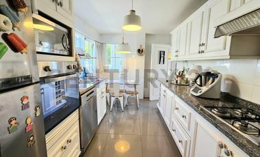 SE VENDE CASA CON AMPLIA VISTA A LA BAHÍA