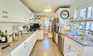 SE VENDE CASA CON AMPLIA VISTA A LA BAHÍA