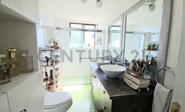 SE VENDE CASA CON AMPLIA VISTA A LA BAHÍA