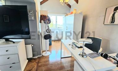 SE VENDE CASA CON AMPLIA VISTA A LA BAHÍA