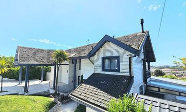 SE VENDE CASA CON AMPLIA VISTA A LA BAHÍA