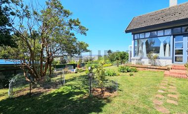 SE VENDE CASA CON AMPLIA VISTA A LA BAHÍA