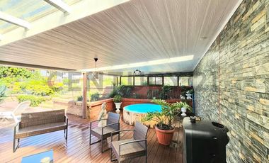 SE VENDE CASA CON AMPLIA VISTA A LA BAHÍA