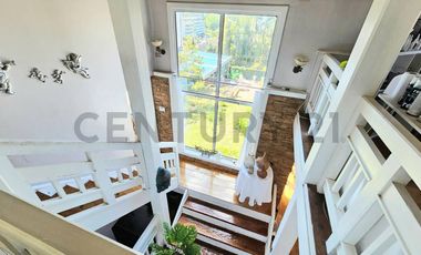 SE VENDE CASA CON AMPLIA VISTA A LA BAHÍA