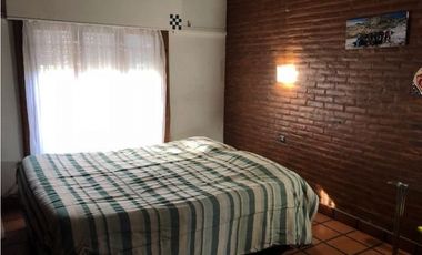 Chalet Reciclado con 5 dormitorios barrio Los Acantilados