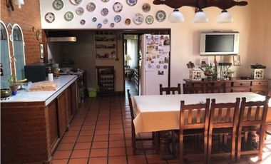 Chalet Reciclado con 5 dormitorios barrio Los Acantilados