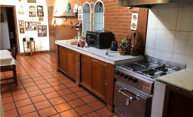Chalet Reciclado con 5 dormitorios barrio Los Acantilados
