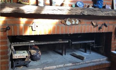 Chalet Reciclado con 5 dormitorios barrio Los Acantilados