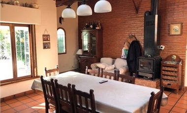 Chalet Reciclado con 5 dormitorios barrio Los Acantilados