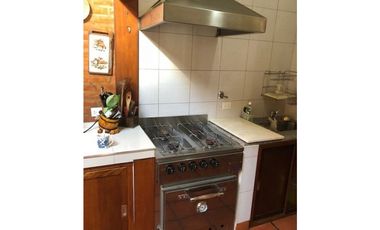 Chalet Reciclado con 5 dormitorios barrio Los Acantilados