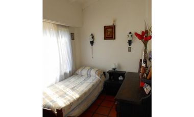 Chalet Reciclado con 5 dormitorios barrio Los Acantilados