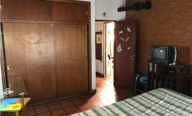 Chalet Reciclado con 5 dormitorios barrio Los Acantilados