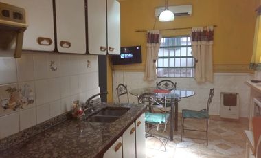 Casa Fondo en venta en Moron Sur