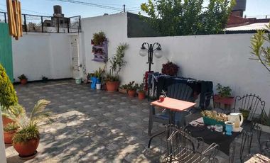 Casa Fondo en venta en Moron Sur