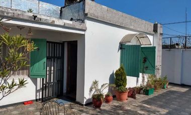 Casa Fondo en venta en Moron Sur