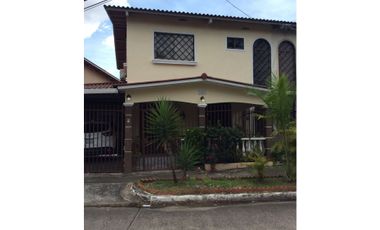 Se vende hermosa casa en Nuevo Reparto de Panamá $235,000 AM