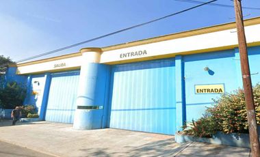 Venta de oficinas con bodega y patio de maniobras