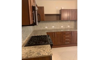 SE VENDE APARTAMENTO 3 REC CON L/B EN EMBASSY CLUB COURTYARD