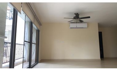 SE VENDE APARTAMENTO 3 REC CON L/B EN EMBASSY CLUB COURTYARD